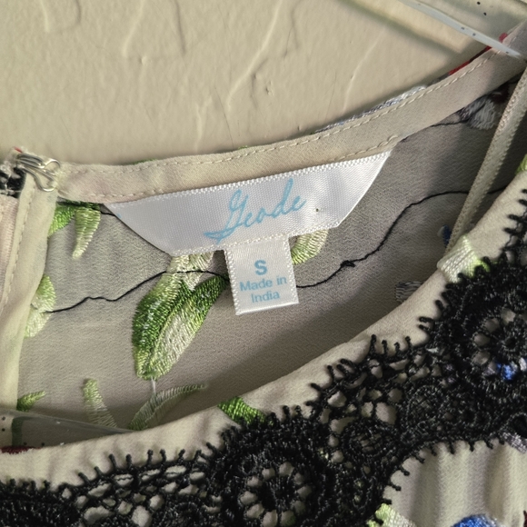 Modcloth Geode Floral Embroidered Lace Dress Size Small - Picture 4 of 14